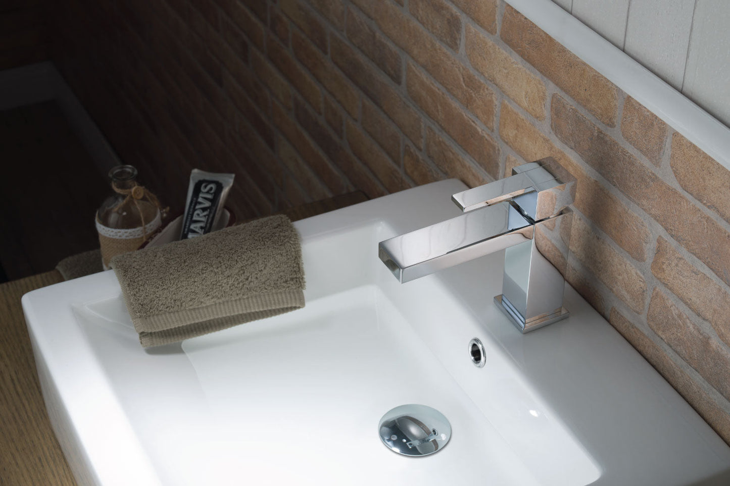 Bari Bathroom | Single Hole Bathroom Faucet | Isenberg - 150.1000CP