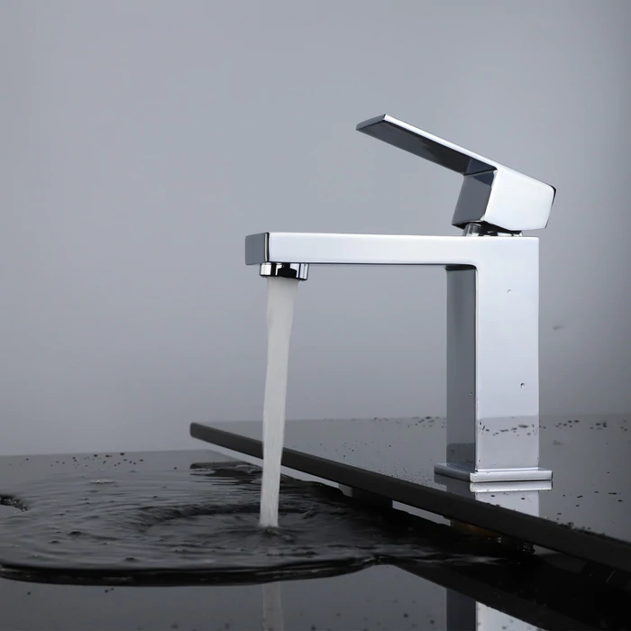 Bari Linear | Single Hole Bathroom Faucet
