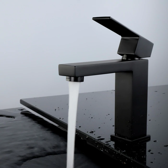 Bari Linear | Single Hole Bathroom Faucet