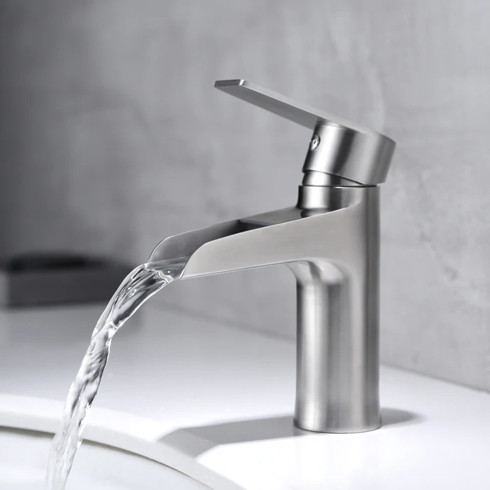 Bari Modern | Single Hole Bathroom Faucet